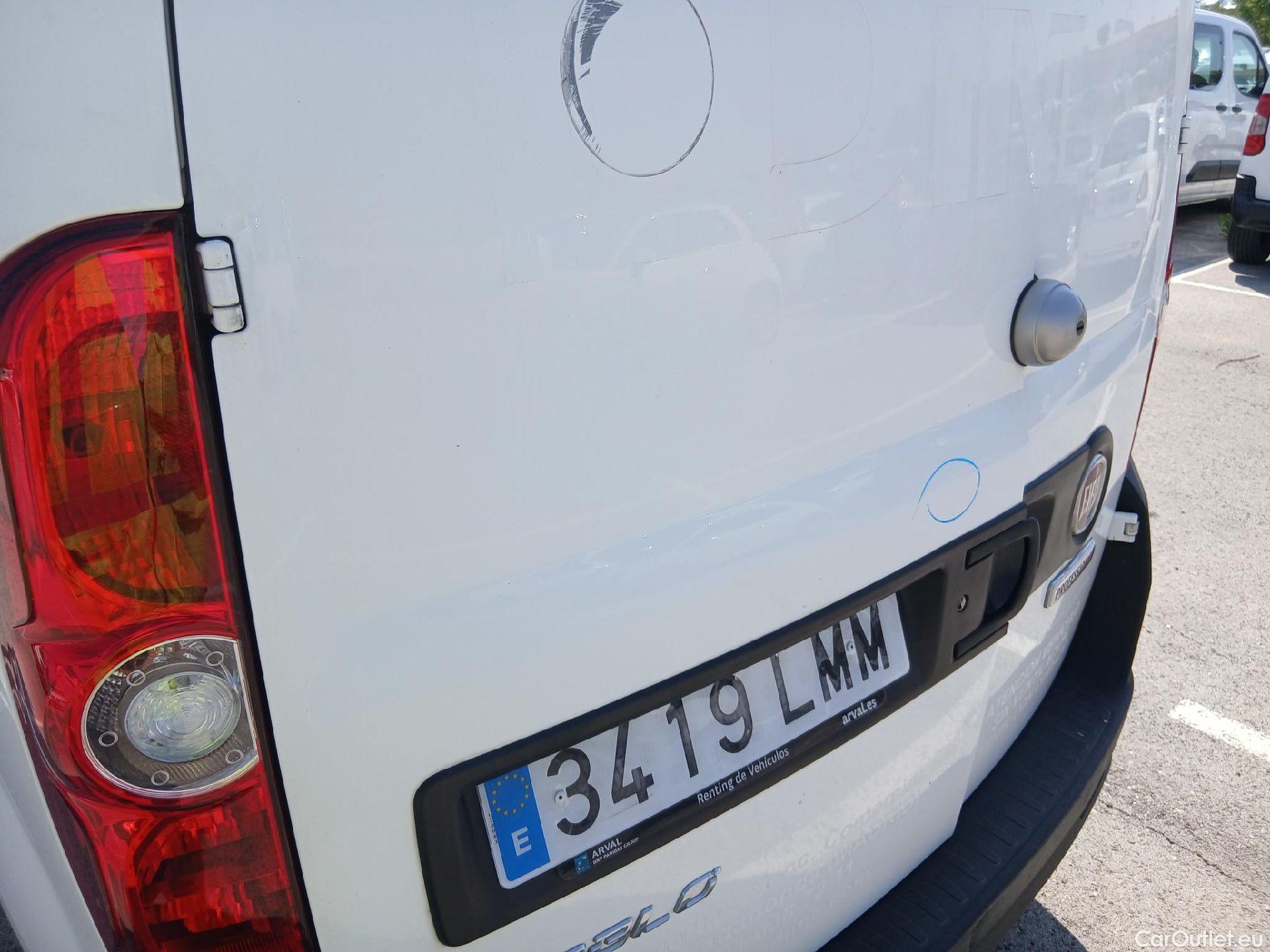  Fiat  Doblo FIAT Doblò Cargo/2015/4P/furgón derivado de turismo Cargo SX 1.3 Mjet 70 kW (95 CV) #30
