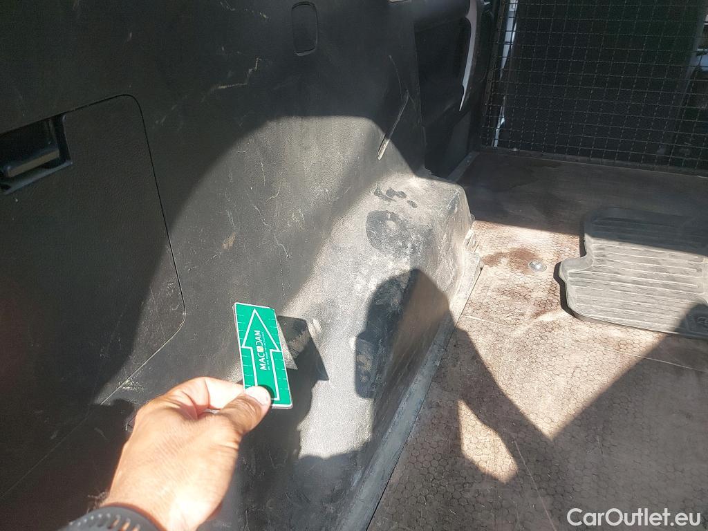  Toyota  Land Cruiser TOYOTA  / 2017 / 5P / todoterreno comercial 2.8 D-4D NX 2 Plazas #24
