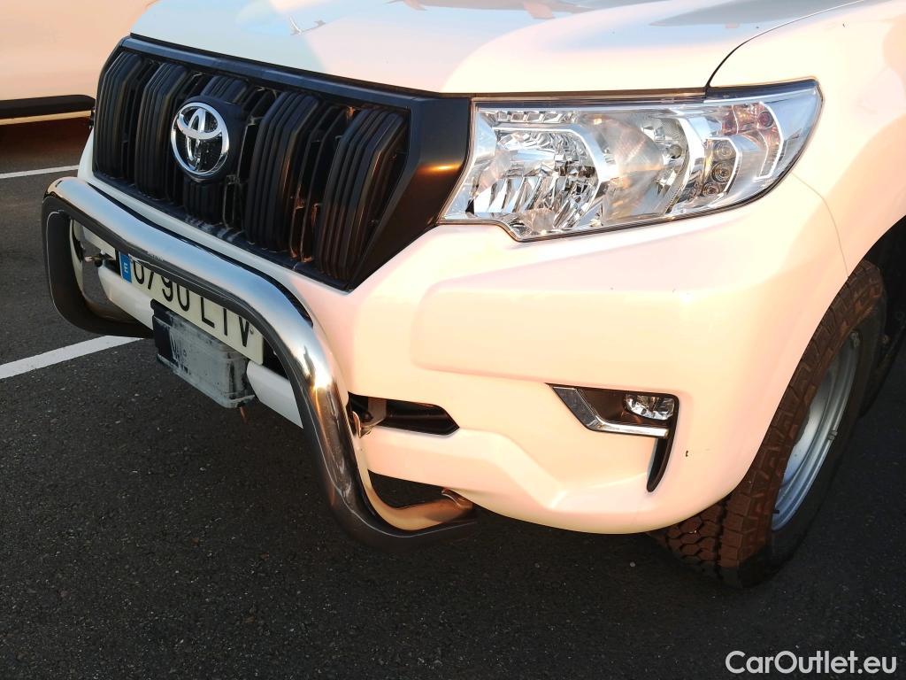  Toyota  Land Cruiser TOYOTA  / 2017 / 5P / todoterreno comercial 2.8 D-4D NX 2 Plazas #24