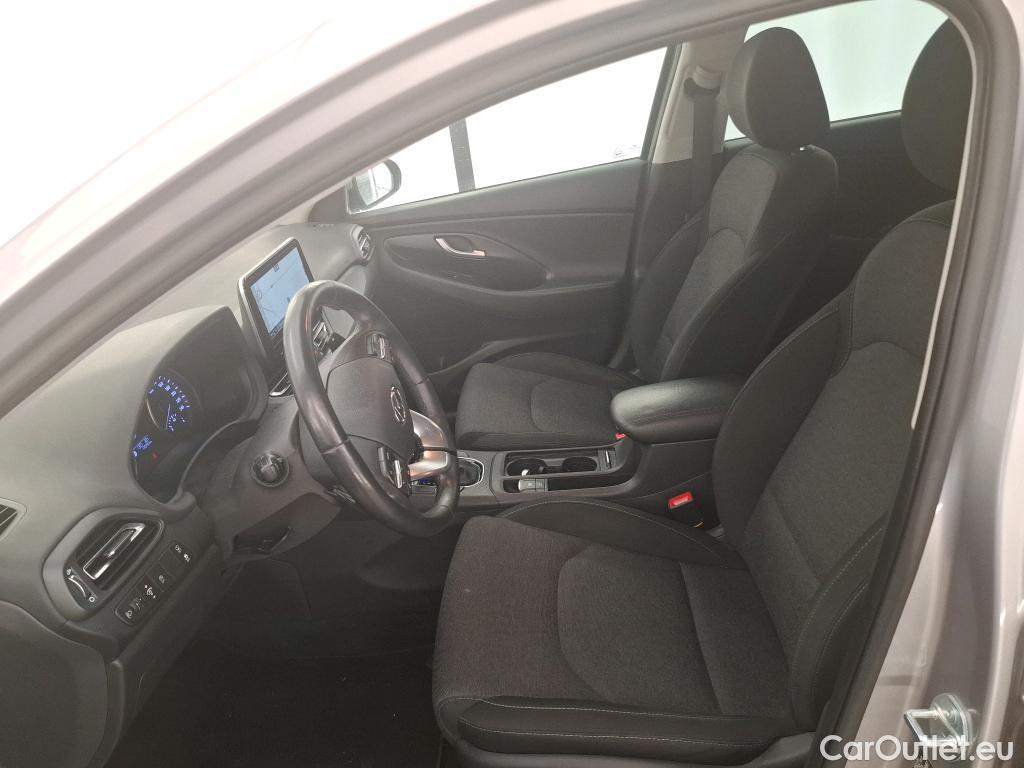 Hyundai  i30 HYUNDAI  Sport Wagon / 2020 / 5P / Break 1.0 T-GDI 120 DCT-7 MHEV CREATIVE SW #24