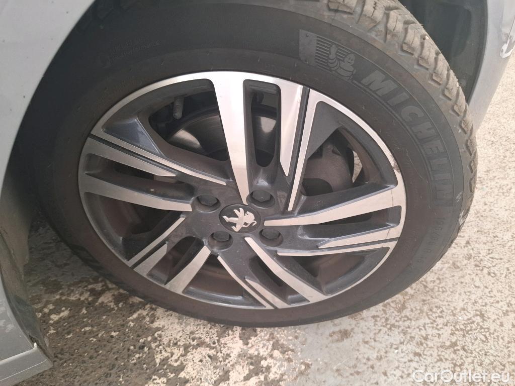  Peugeot  208  Allure Pack 1.2 PureTech 100CV BVM6 E6d #9