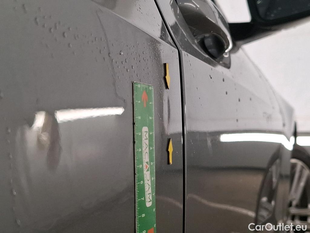  Bmw  Serie 1 BMW Série 1 / 2019 / 5P / Berline 2.0 118D AUTO Business Design #26