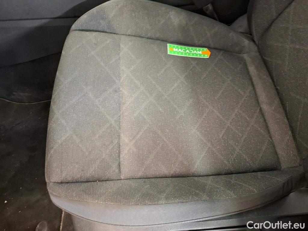  Volkswagen  Golf  VOLKSWAGEN / 2020 / 5P / Berline 2.0 TDI SCR 115 DSG7 Life Busi (Ex 383T) #12