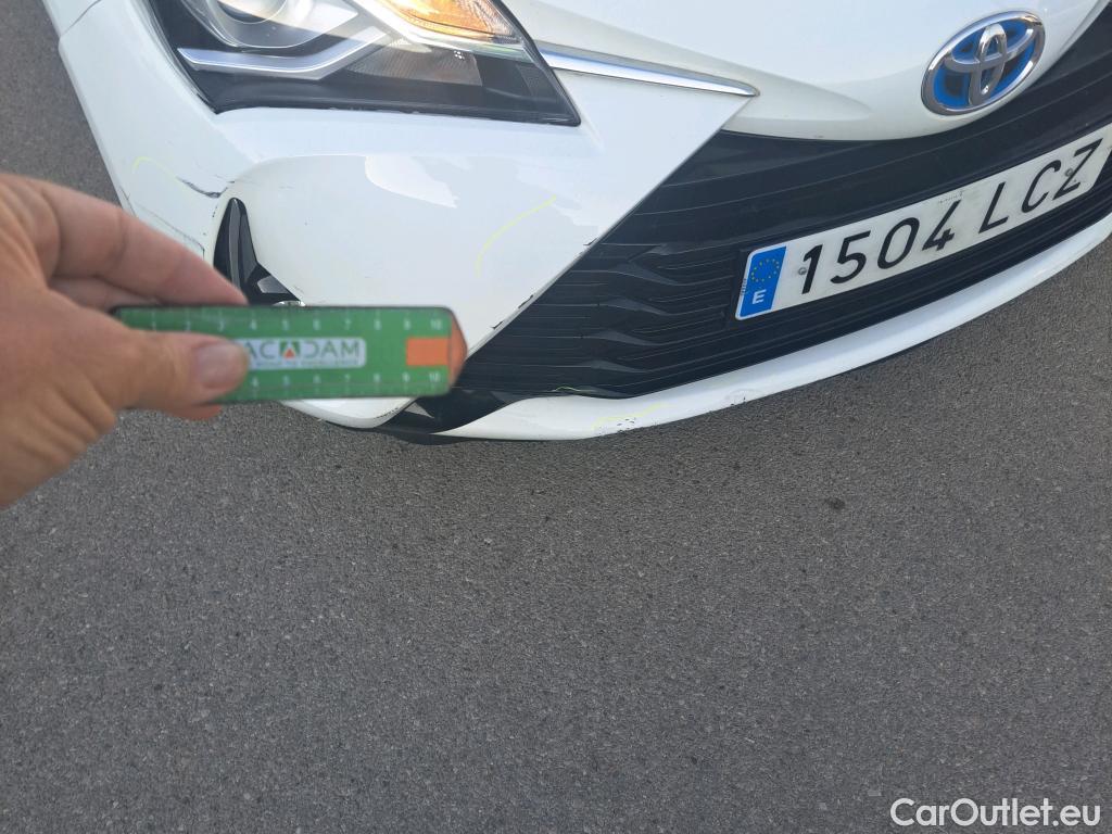  Toyota  Yaris TOYOTA  / 2017 / 5P / berlina con portón 1.5 100H Active #65
