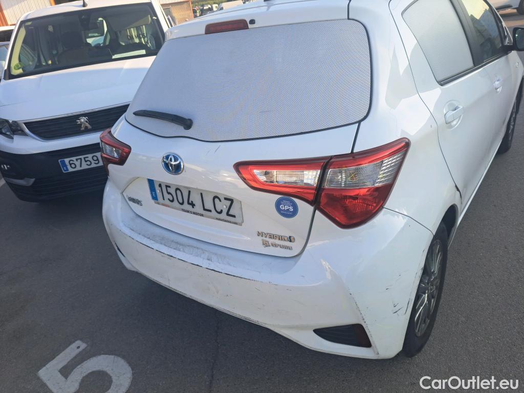  Toyota  Yaris TOYOTA  / 2017 / 5P / berlina con portón 1.5 100H Active #41