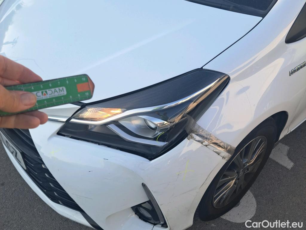  Toyota  Yaris TOYOTA  / 2017 / 5P / berlina con portón 1.5 100H Active #50