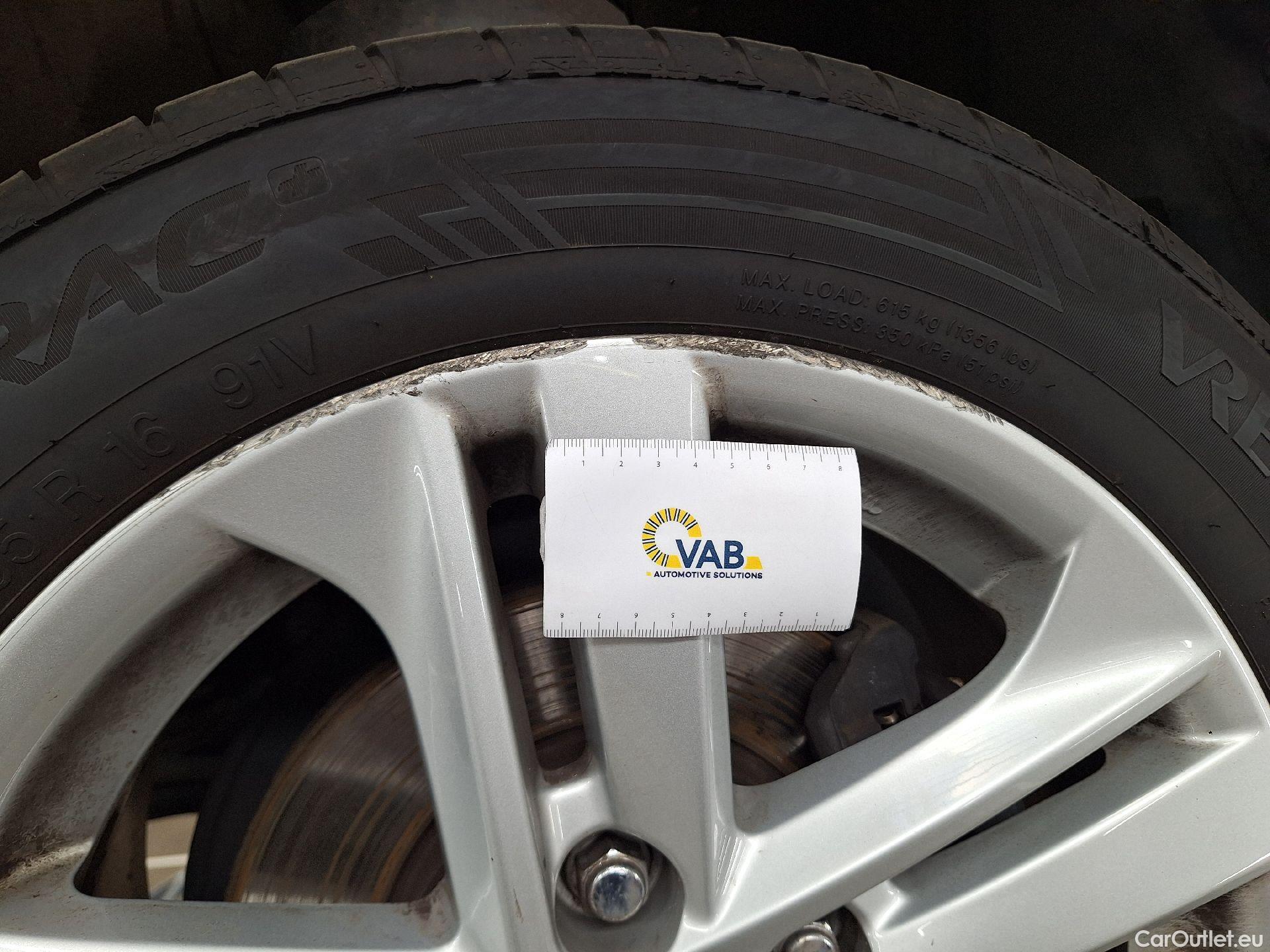  Toyota  Corolla Toyota,  TS '19, Toyota  Touring Sports 1.8 Hybrid Dynamic e #38
