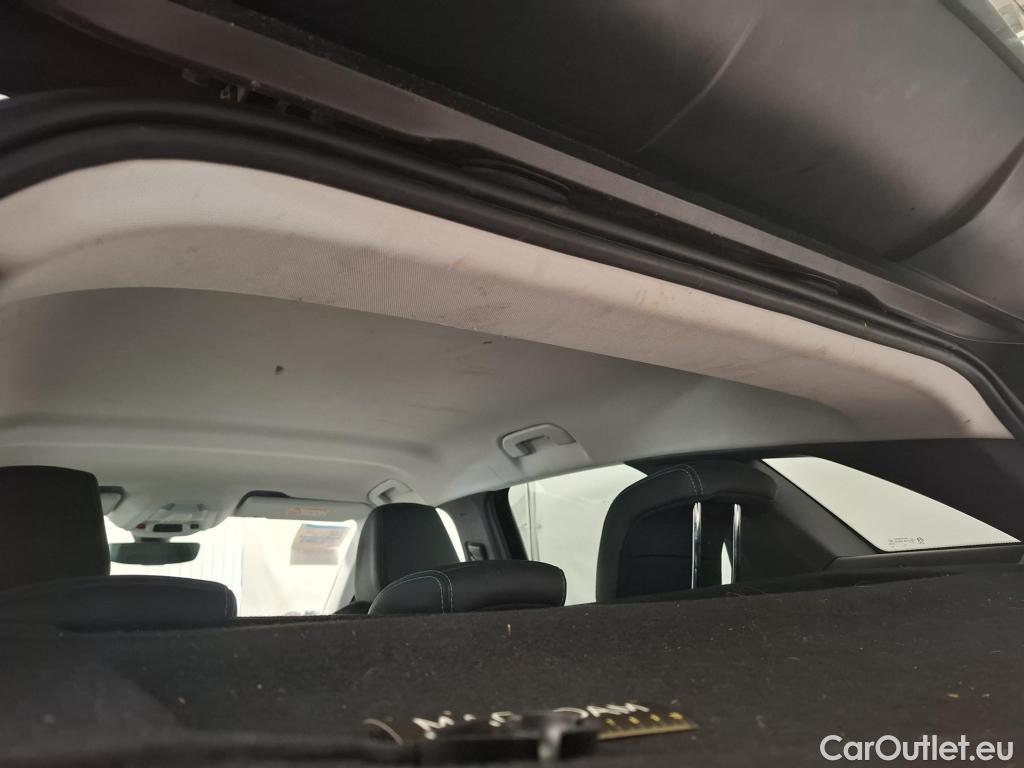  Peugeot  3008 PEUGEOT  / 2020 / 5P / SUV 1.6 HYBRID 225 E-EAT8 Allure #73