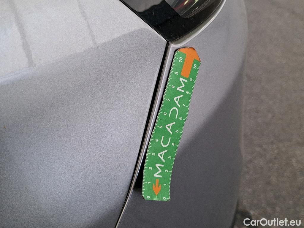  Peugeot  3008 PEUGEOT  / 2020 / 5P / SUV 1.6 HYBRID 225 E-EAT8 GT Pack #56