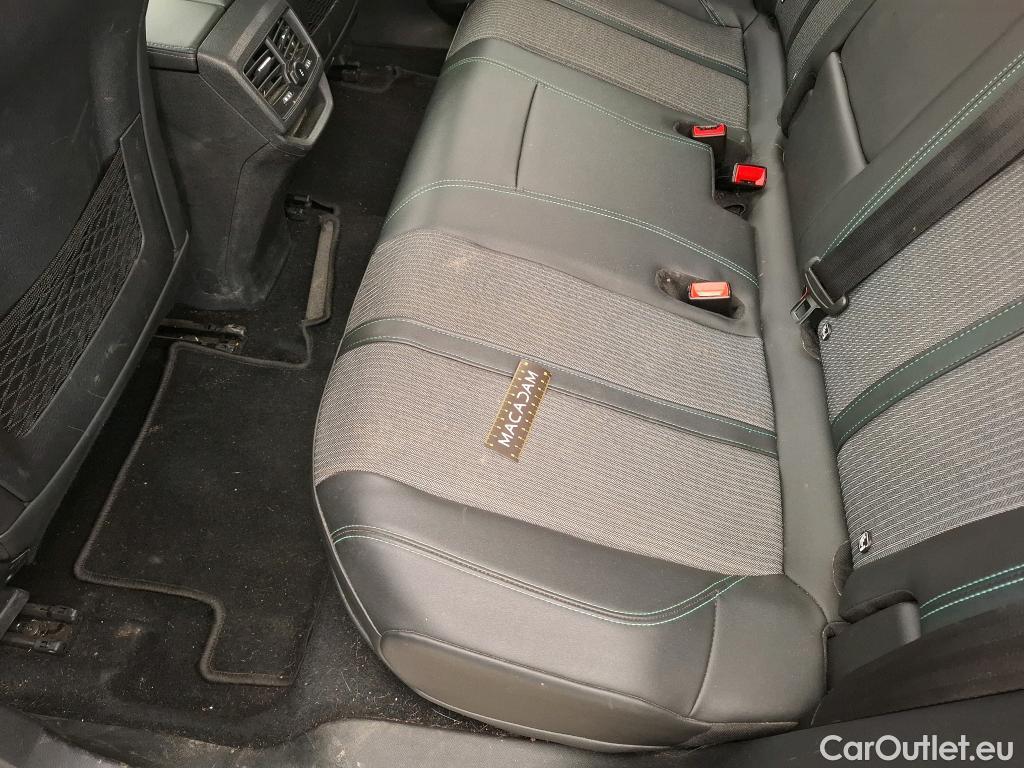  Peugeot  3008 PEUGEOT  / 2020 / 5P / SUV 1.6 HYBRID 225 E-EAT8 Allure Pack #50