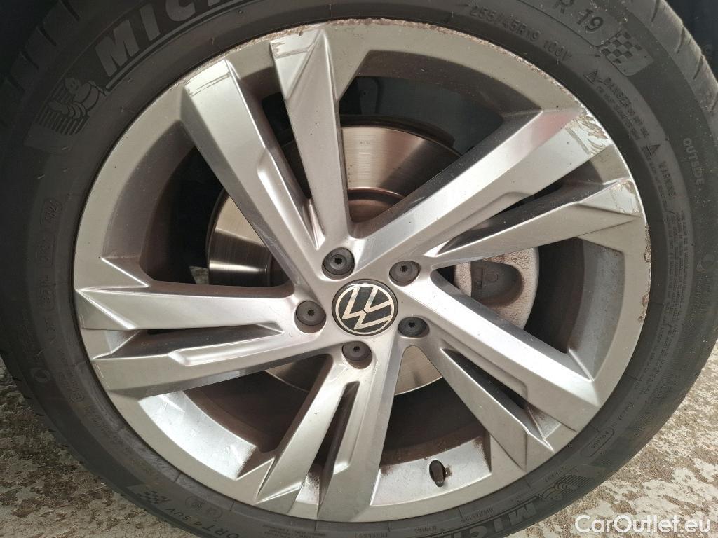  Volkswagen  Tiguan VOLKSWAGEN  / 2020 / 5P / SUV 1.4 eHybrid 245 DSG6 R-Line Exclusive #2