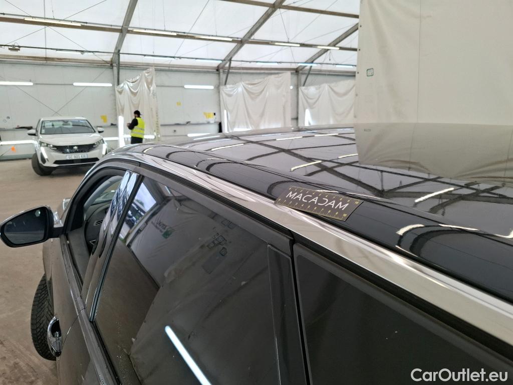  Peugeot  3008 PEUGEOT  / 2020 / 5P / SUV 1.6 HYBRID 225 E-EAT8 Allure #24