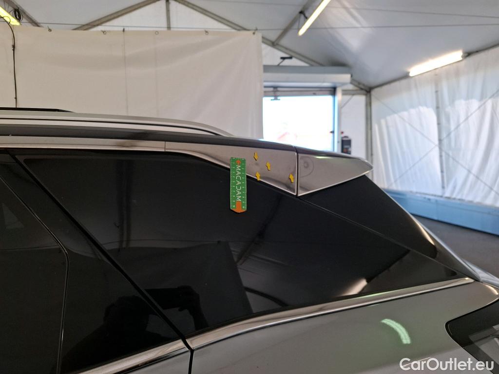  Peugeot  3008 PEUGEOT  / 2020 / 5P / SUV 1.6 HYBRID 225 E-EAT8 GT Pack #18