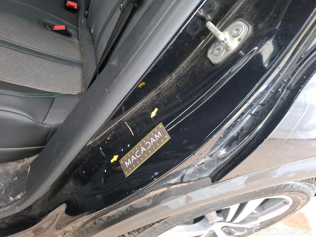  Peugeot  3008 PEUGEOT  / 2020 / 5P / SUV 1.6 HYBRID 225 E-EAT8 Allure #12