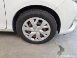  Toyota  Yaris TOYOTA  / 2017 / 5P / BERLINA 1.5 HYBRID ACTIVE #17