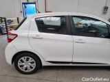  Toyota  Yaris TOYOTA  / 2017 / 5P / BERLINA 1.5 HYBRID ACTIVE #53