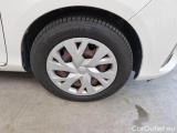  Toyota  Yaris TOYOTA  / 2017 / 5P / BERLINA 1.5 HYBRID ACTIVE #78