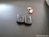  Toyota  Yaris TOYOTA  / 2017 / 5P / BERLINA 1.5 HYBRID ACTIVE #123