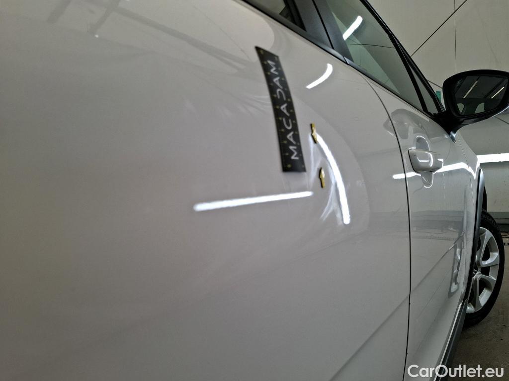  Citroen  C3  Société Feel 1.5 BlueHDI 100CV BVM6 E6d #4