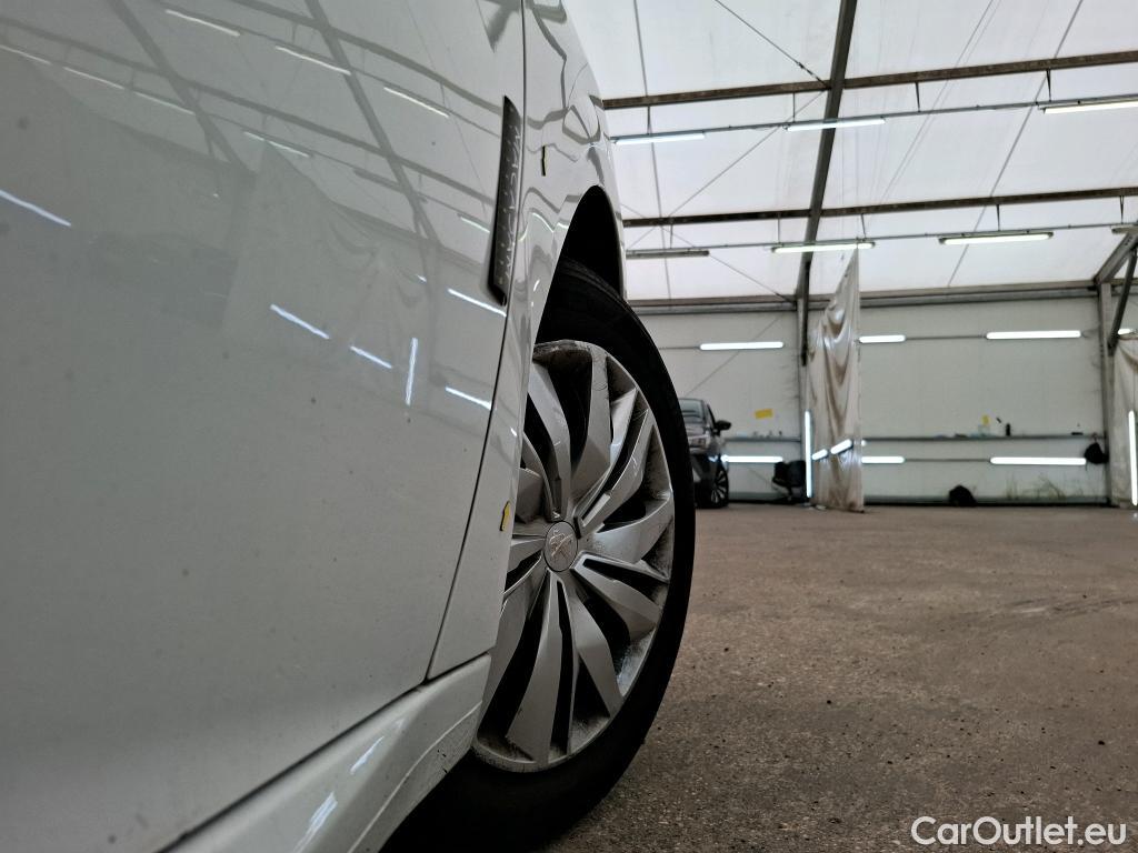  Peugeot  208  Premium 1.5 HDi 100CV BVM6 E6d #2