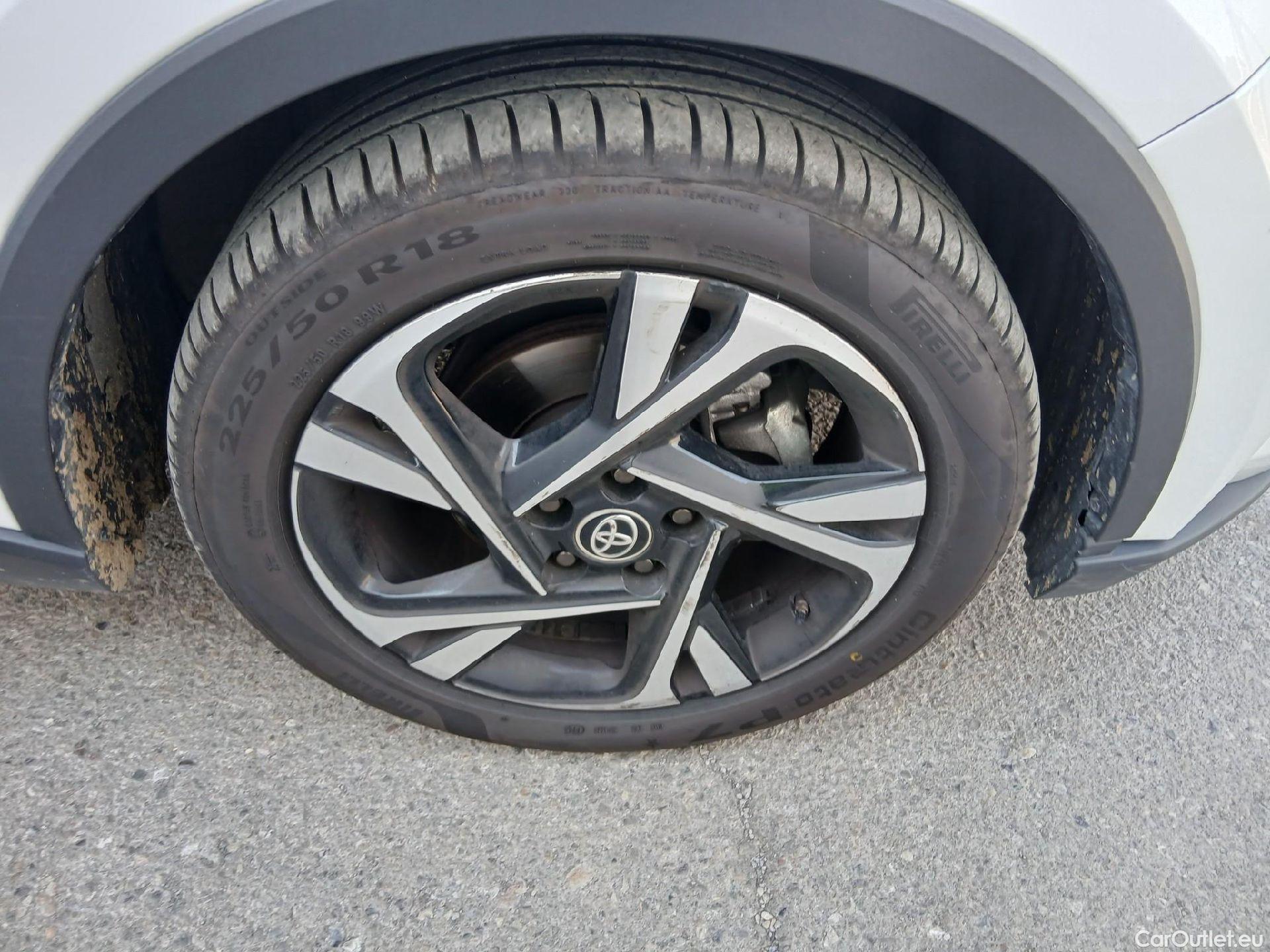  Toyota  C-HR TOYOTA  / 2019 / 5P / todoterreno 1.8 125H Advance (CM2) #19