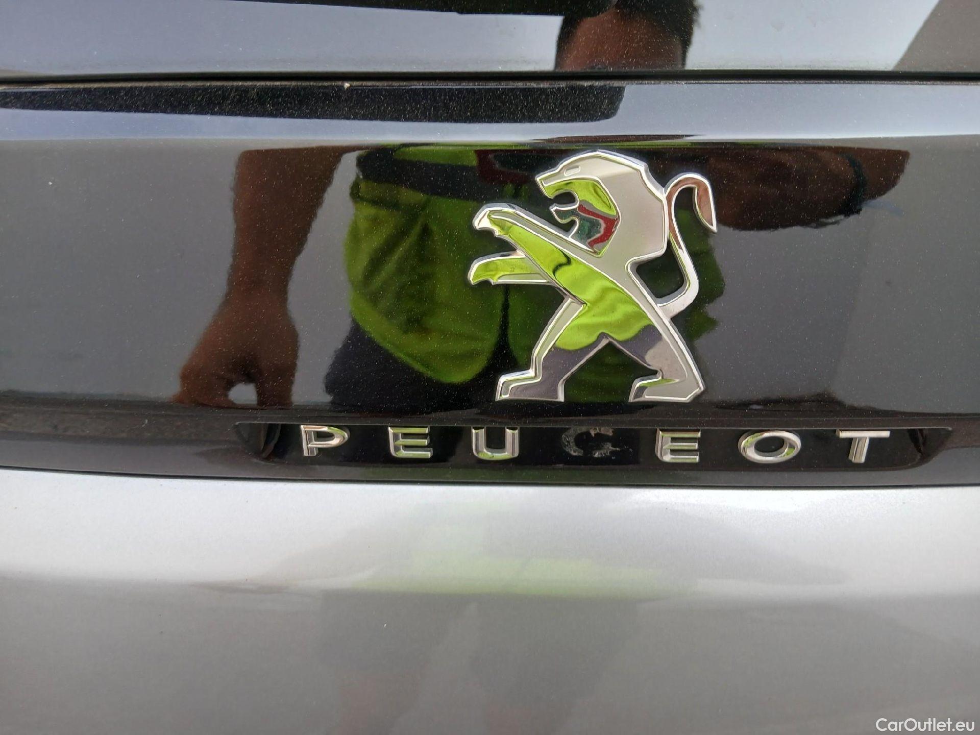  Peugeot  5008 PEUGEOT  / 2020 / 5P / todoterreno 1.5 BlueHDi 96kW S&S Allure Pack EAT8 #37