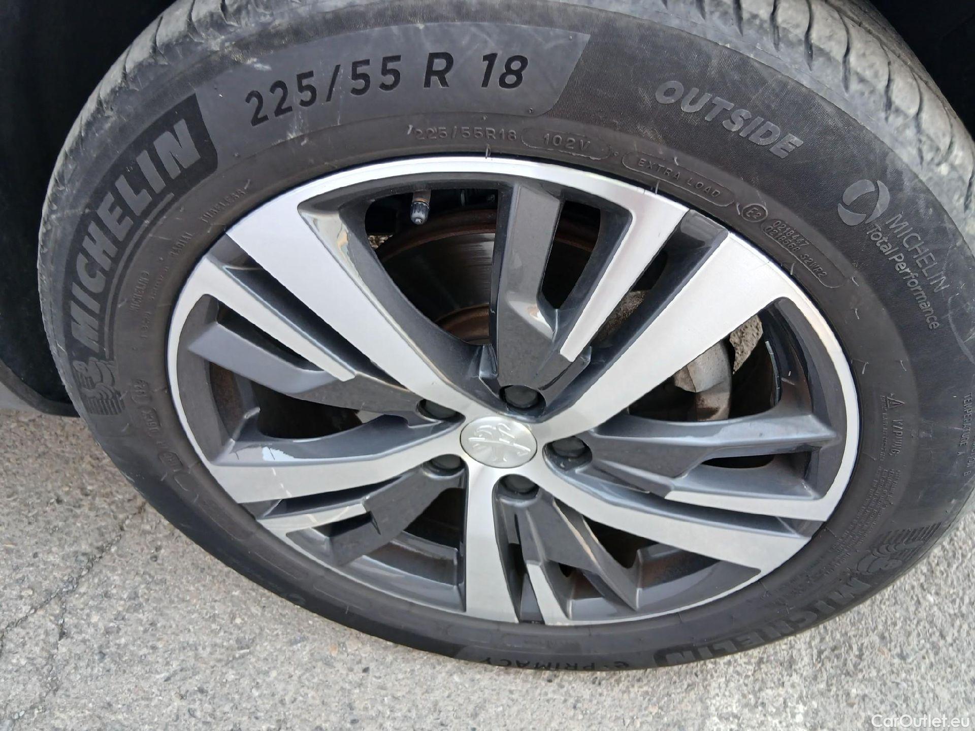  Peugeot  5008 PEUGEOT  / 2020 / 5P / todoterreno 1.5 BlueHDi 96kW S&S Allure Pack EAT8 #30