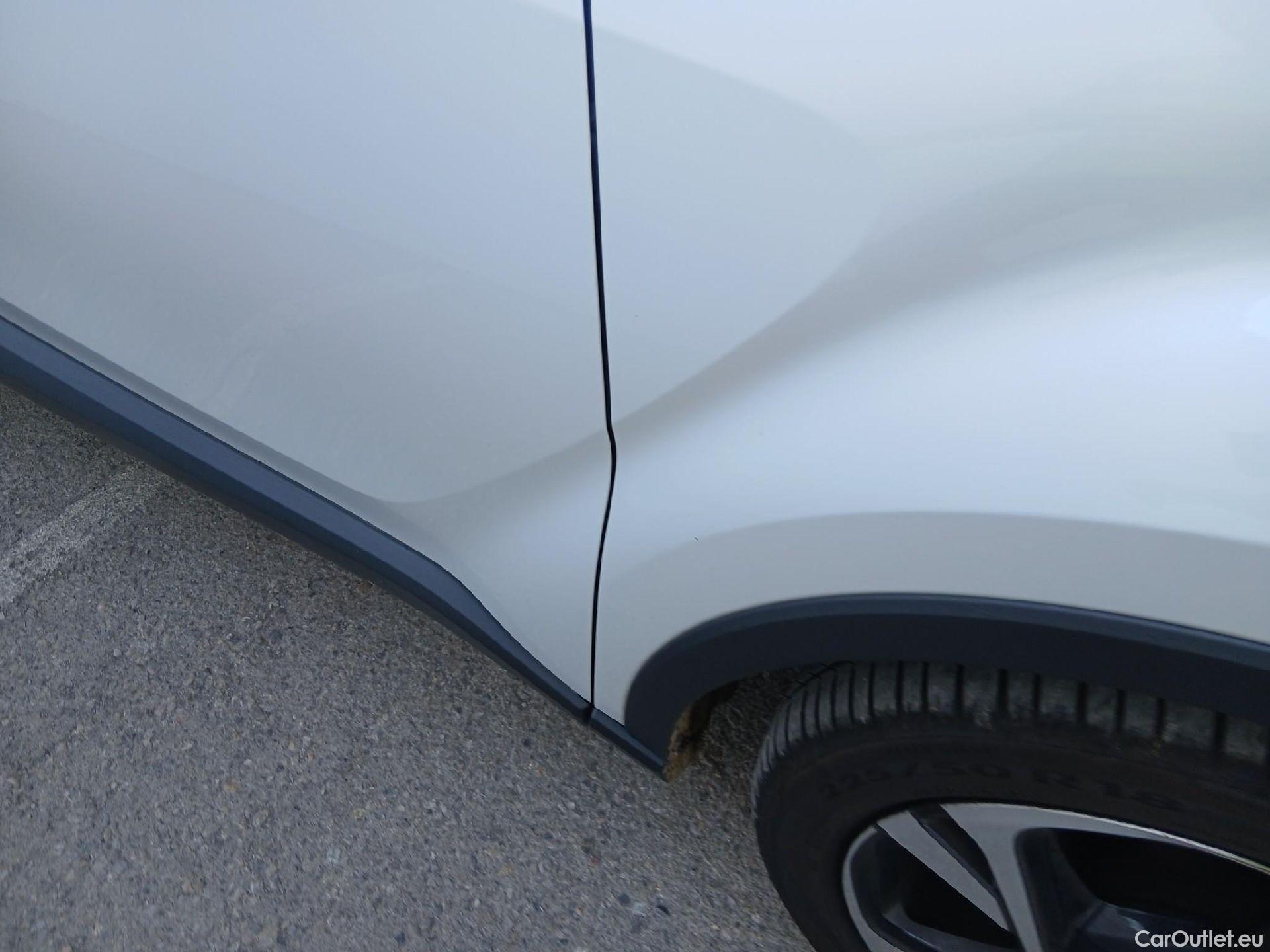  Toyota  C-HR TOYOTA  / 2019 / 5P / todoterreno 1.8 125H Advance (CM2) #16