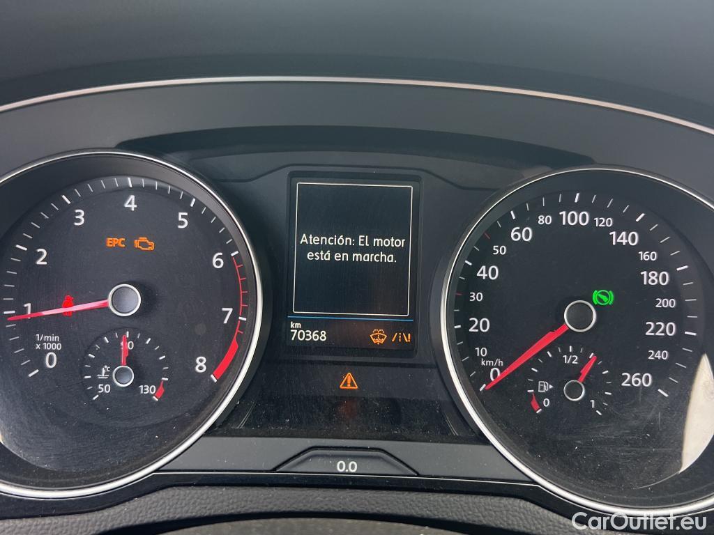  Volkswagen  Passat VOLKSWAGEN  / 2019 / 4P / sedán Executive 1.5 TSI 110kW (150CV) DSG #27