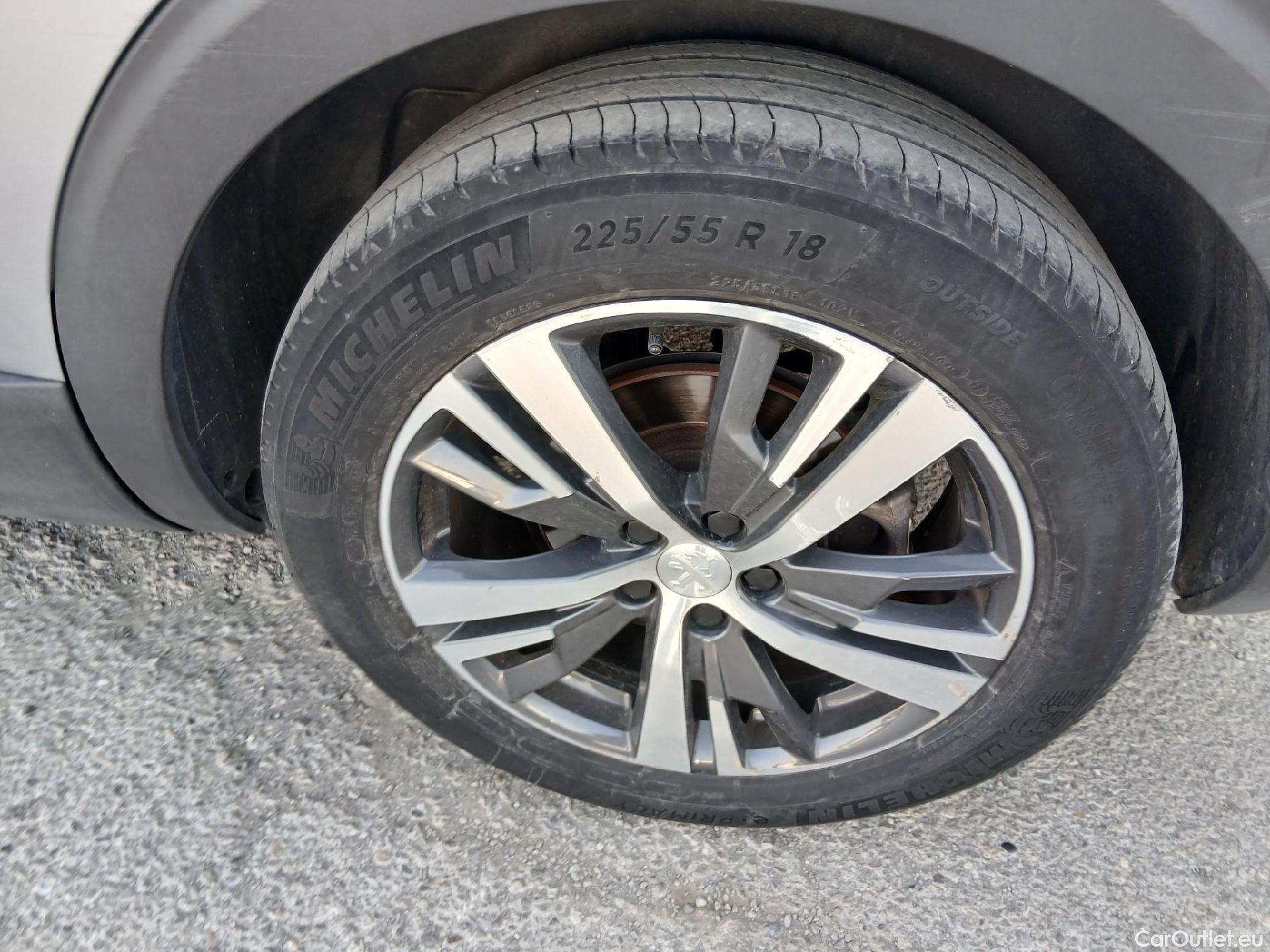  Peugeot  5008 PEUGEOT  / 2020 / 5P / todoterreno 1.5 BlueHDi 96kW S&S Allure Pack EAT8 #15