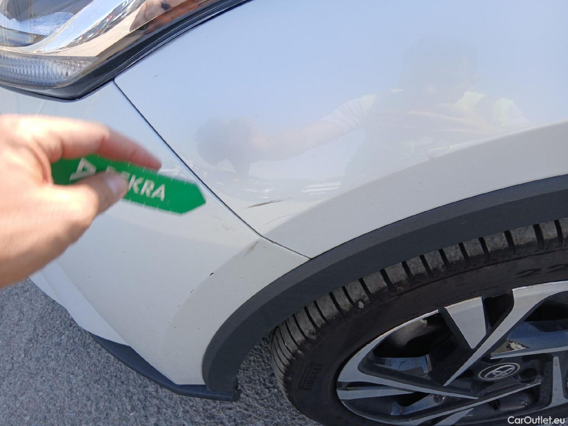  Toyota  C-HR TOYOTA  / 2019 / 5P / todoterreno 1.8 125H Advance (CM2) #3