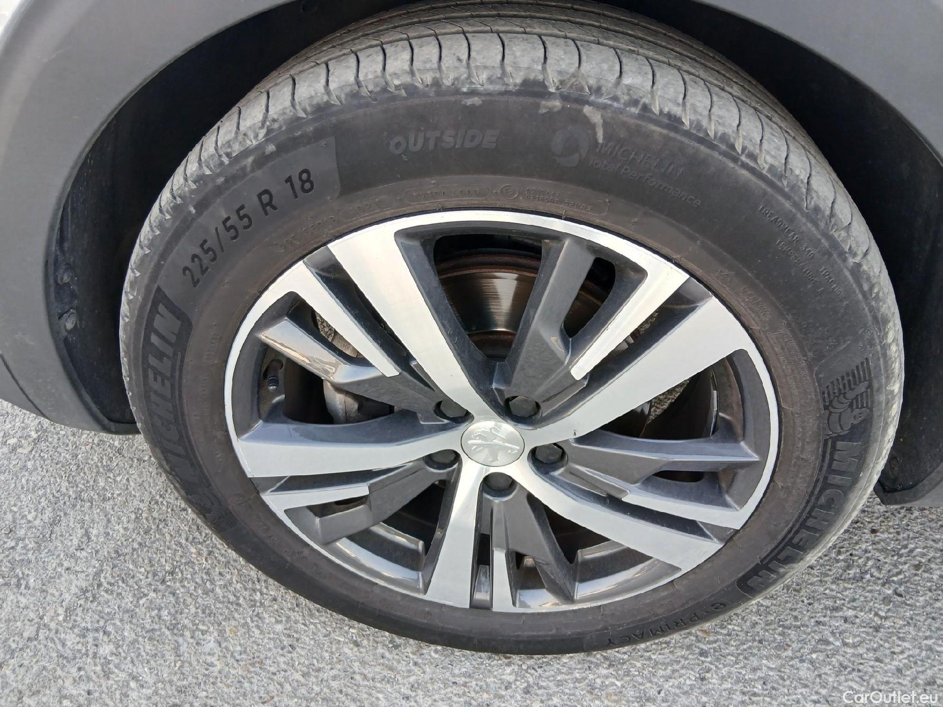  Peugeot  5008 PEUGEOT  / 2020 / 5P / todoterreno 1.5 BlueHDi 96kW S&S Allure Pack EAT8 #5