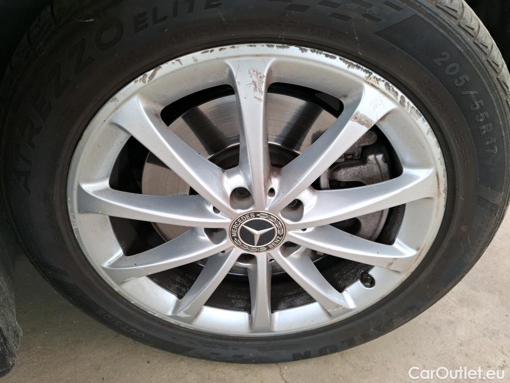  Mercedes  A-Klasse MERCEDES-BENZ Classe A Compact / 2018 / 5P / Berline A 250 e Progressive Line 8G-DCT #2