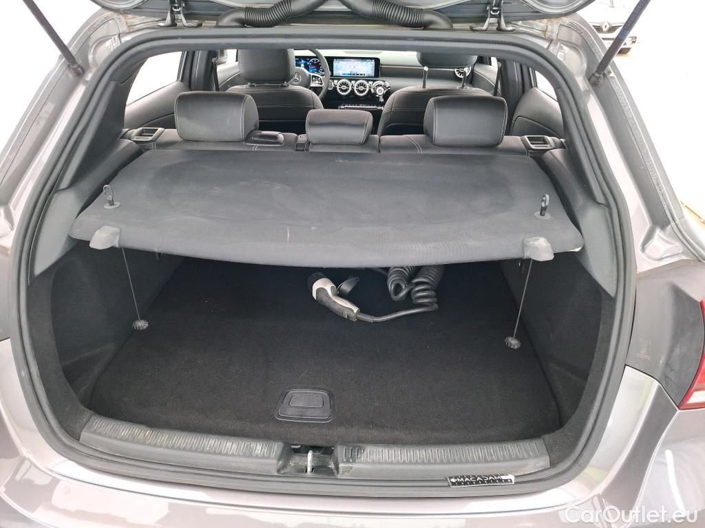  Mercedes  A-Klasse MERCEDES-BENZ Classe A Compact / 2018 / 5P / Berline A 250 e Progressive Line 8G-DCT #7