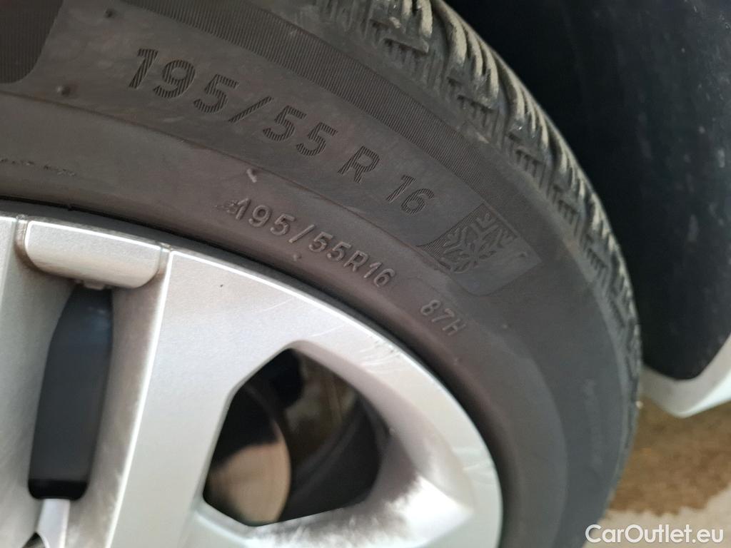  Renault  Clio  IV Business 0.9 TCe 90CV BVM5 E6 #9