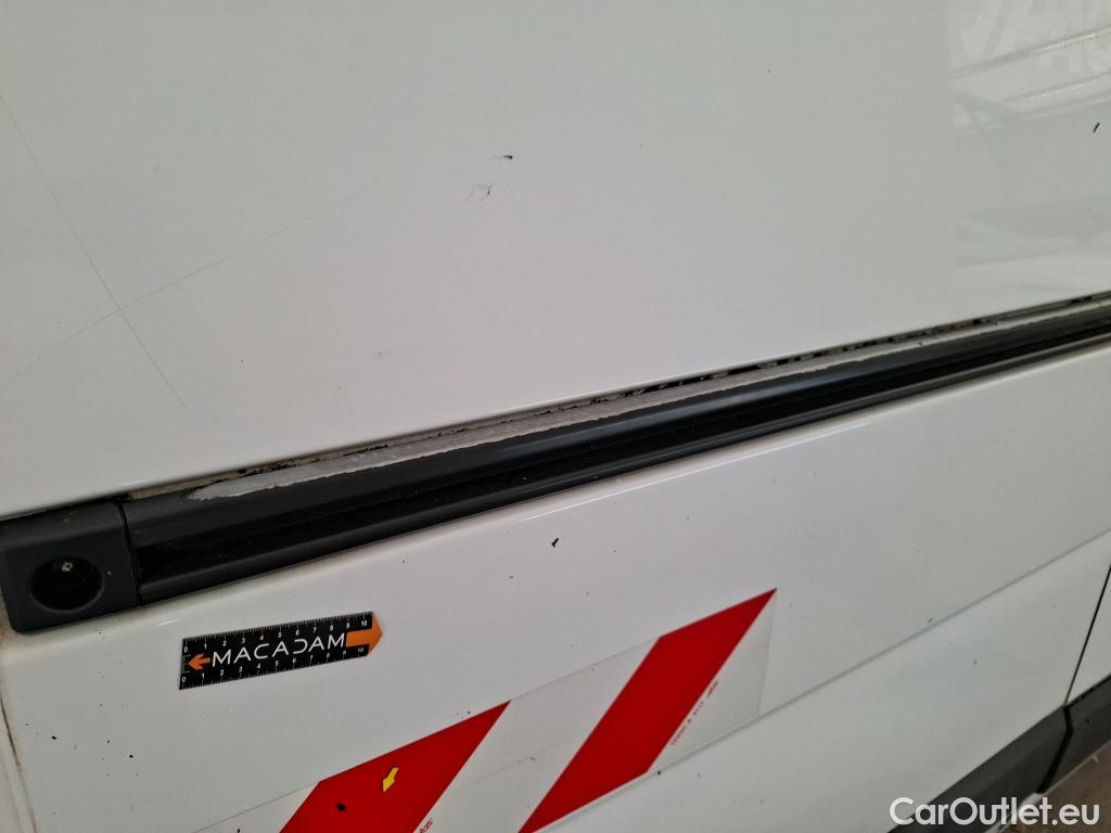  Renault  Master  III Fourgon L2H2 3 5 Grand Confort dCi #42