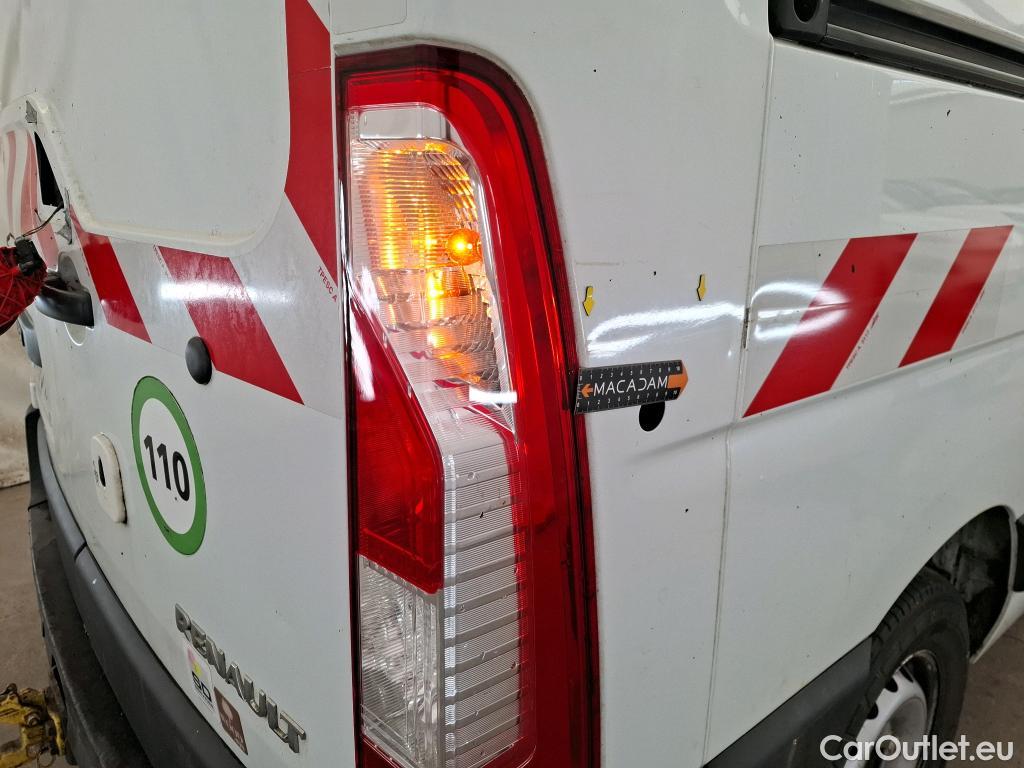  Renault  Master  III Fourgon L2H2 3 5 Grand Confort dCi #32