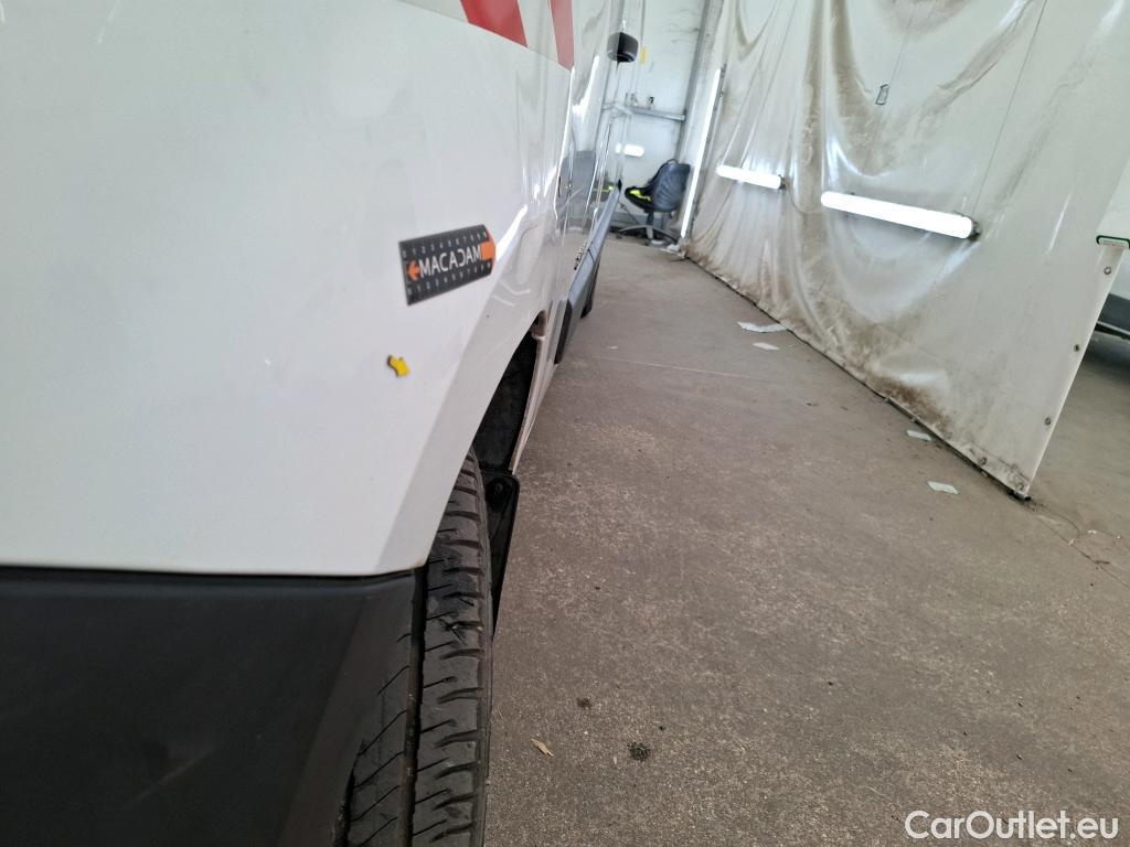  Renault  Master  III Fourgon L2H2 3 5 Grand Confort dCi #18