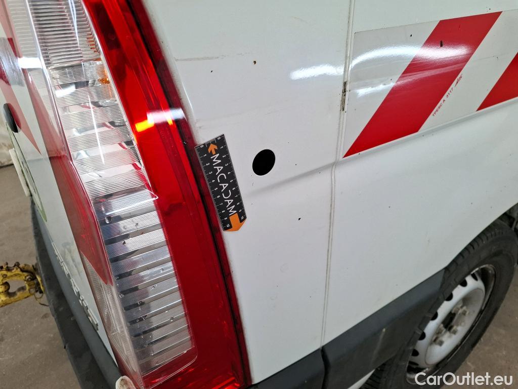  Renault  Master  III Fourgon L2H2 3 5 Grand Confort dCi #47