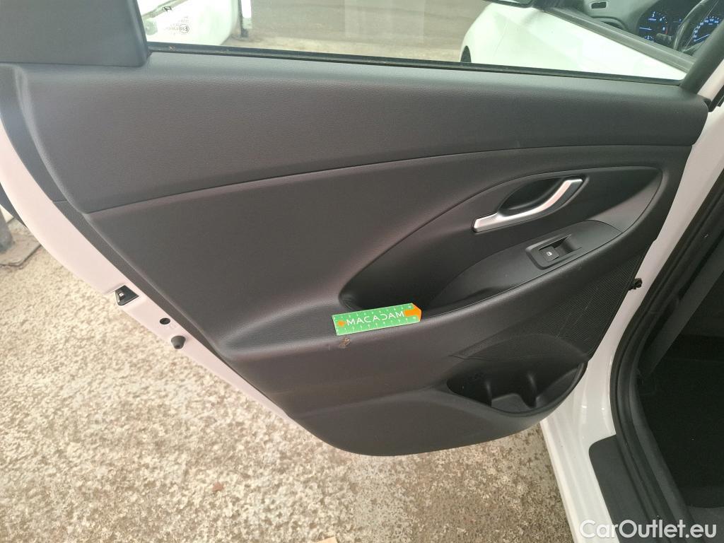  Hyundai  i30  Business 1.6 CRDi 115CV BVM6 E6d #5