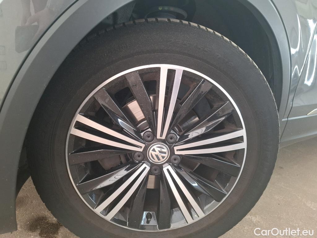  Volkswagen  Tiguan VOLKSWAGEN  / 2016 / 5P / SUV 2.0 TDI 150 DSG7 Carat Exclusive #34