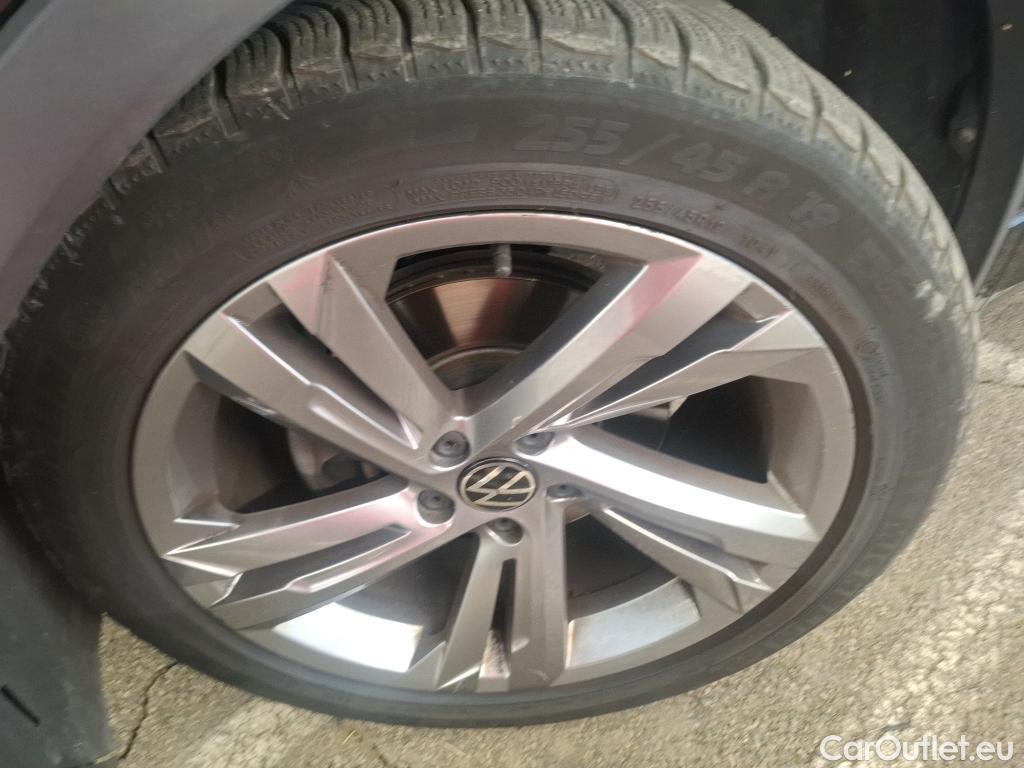  Volkswagen  Tiguan  / 2020 / 5P / SUV 2.0 TDI 150 DSG7 R-Line #9