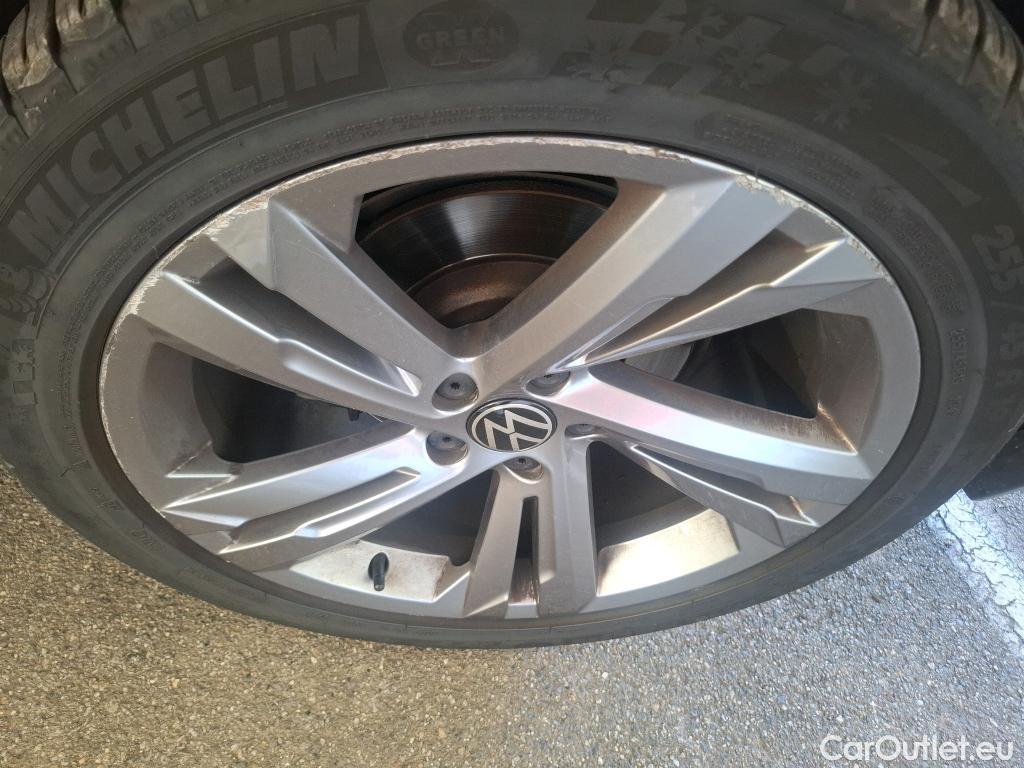 Volkswagen  Tiguan  / 2020 / 5P / SUV 2.0 TDI 150 DSG7 R-Line #19