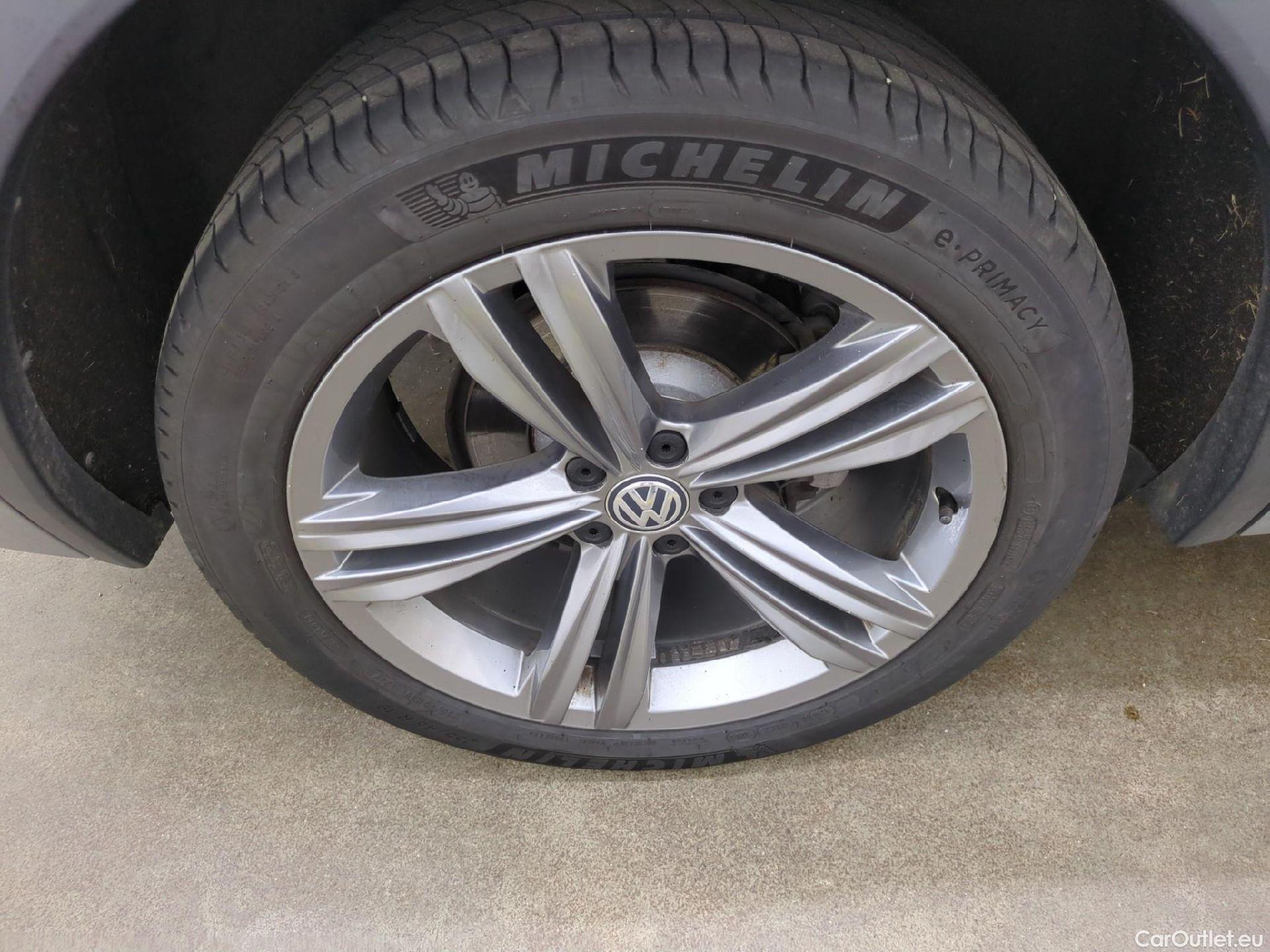  Volkswagen  Tiguan VOLKSWAGEN  Allspace / 2017 / 5P / SUV 2.0 TDI 150 DSG7 Carat #3