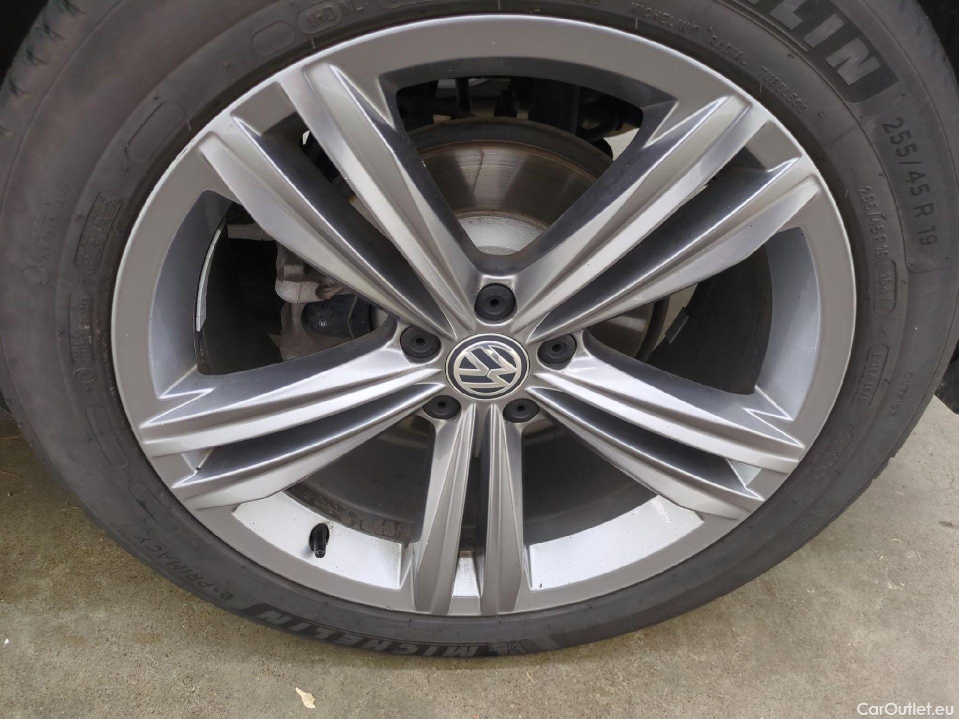  Volkswagen  Tiguan VOLKSWAGEN  Allspace / 2017 / 5P / SUV 2.0 TDI 150 DSG7 Carat #10