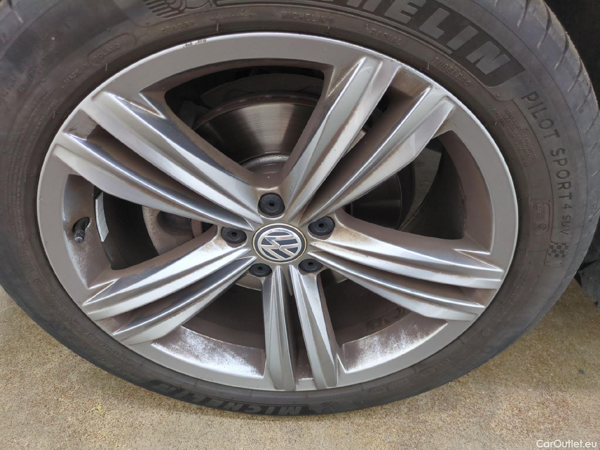 Volkswagen  Tiguan VOLKSWAGEN  Allspace / 2017 / 5P / SUV 2.0 TDI 150 DSG7 Carat #7
