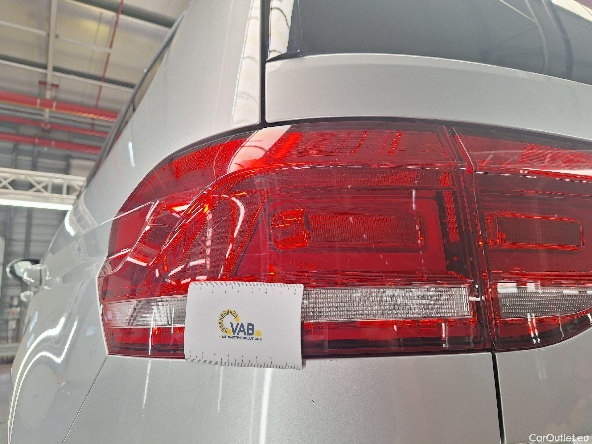  Volkswagen  Touran VW,  '15, Volkswagen  2.0 TDi 110kW Highline DSG 5d #33