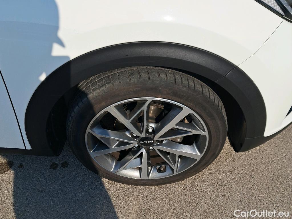  KIA  Niro KIA  / 2019 / 5P / crossover 1.6 GDi HEV 104kW (141CV) Emotion (AC) #7