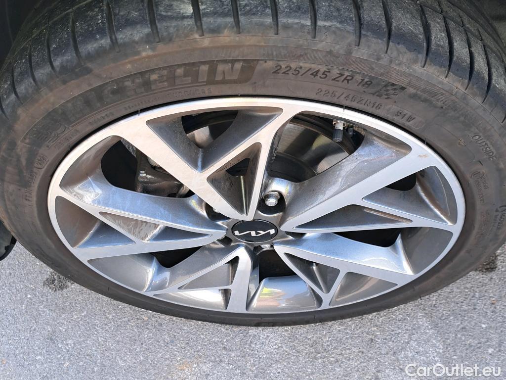  KIA  Niro KIA  / 2019 / 5P / crossover 1.6 GDi HEV 104kW (141CV) Emotion (AC) #3