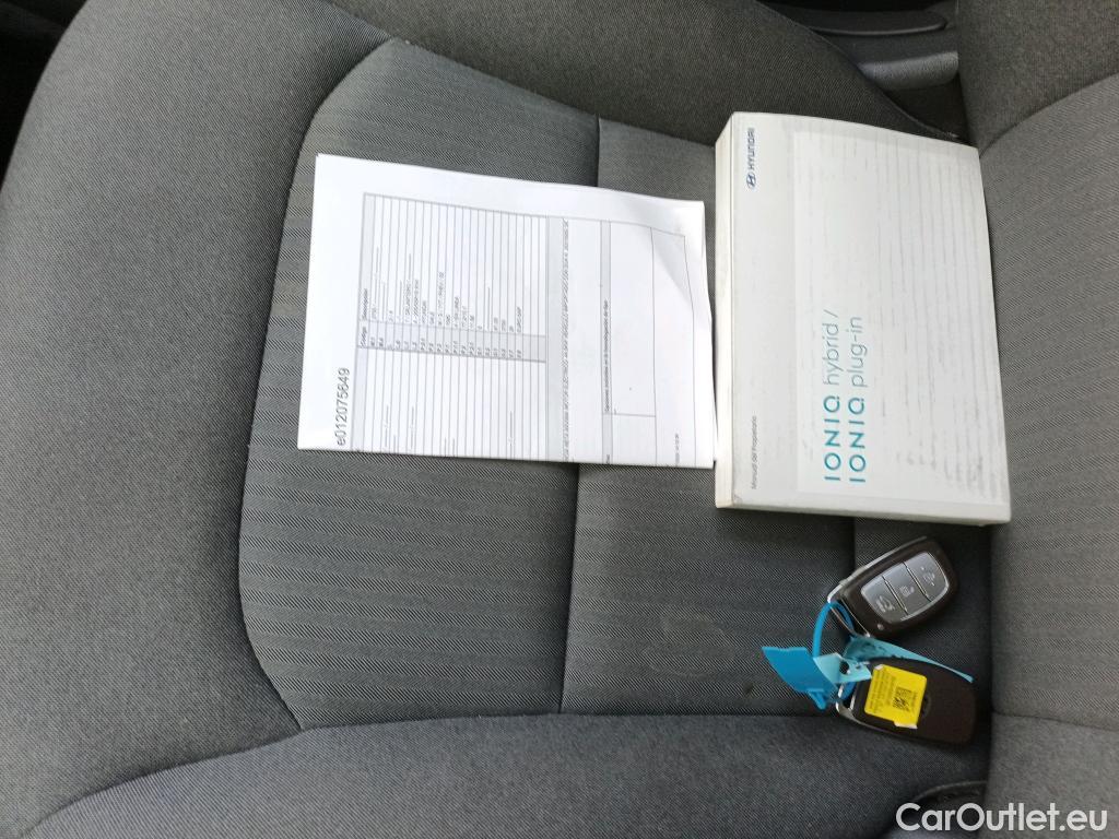  Hyundai   Ioniq HYUNDAI / 2019 / 5P / berlina con portón 1.6 GDI PHEV Tecno DCT #21